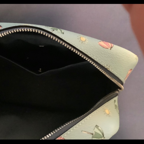 🏖💙 EUC COACH Boxy Cosmetic Case 💙Blue 💙Beach Umbrella Print🏝💙 - Picture 5 of 9